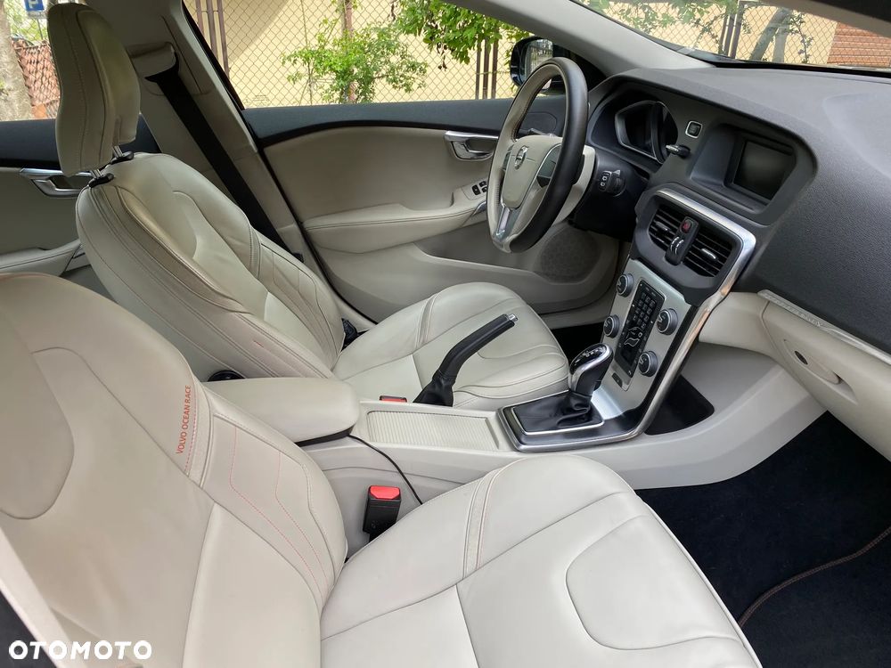Volvo V40 Cross Country T3 Drive-E Ocean Race - 8
