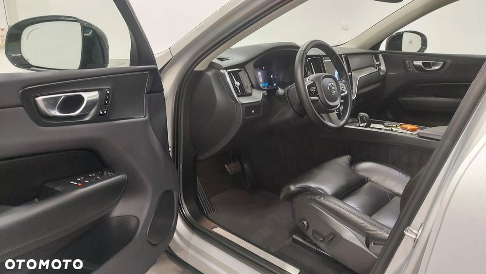 Volvo XC 60 B4 B Plus Dark - 5