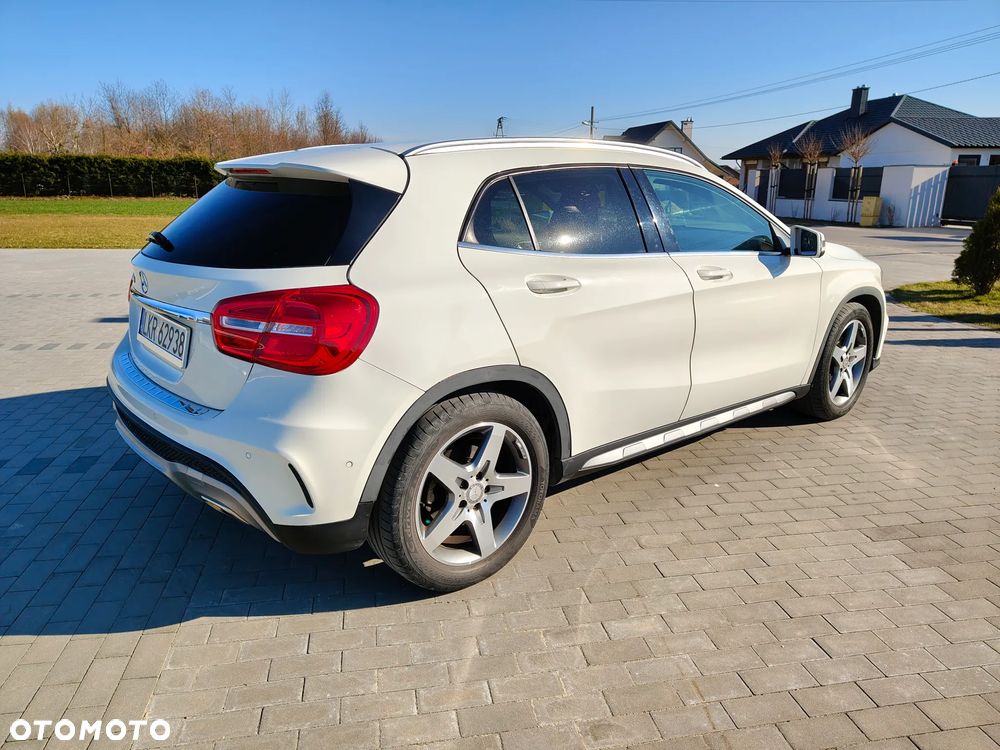 Mercedes-Benz GLA 200 - 4
