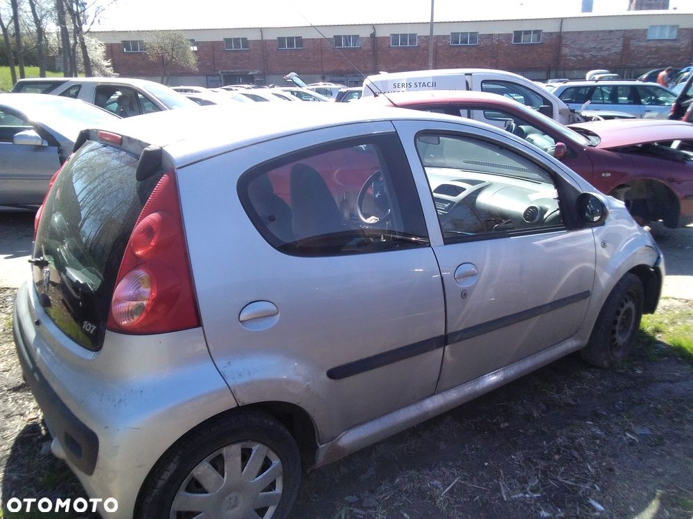 Klapa bagażnika  PEUGEOT 107 1.0B 07R zderzaki, drzwi, lampy.... - 2