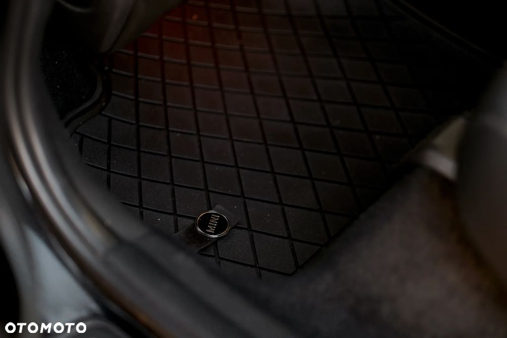 MINI John Cooper Works - 25