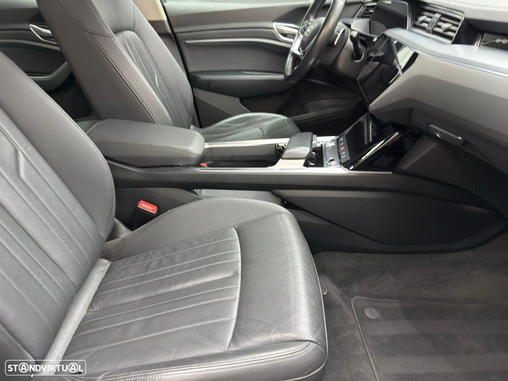 Audi e-tron 55 quattro Advanced - 38