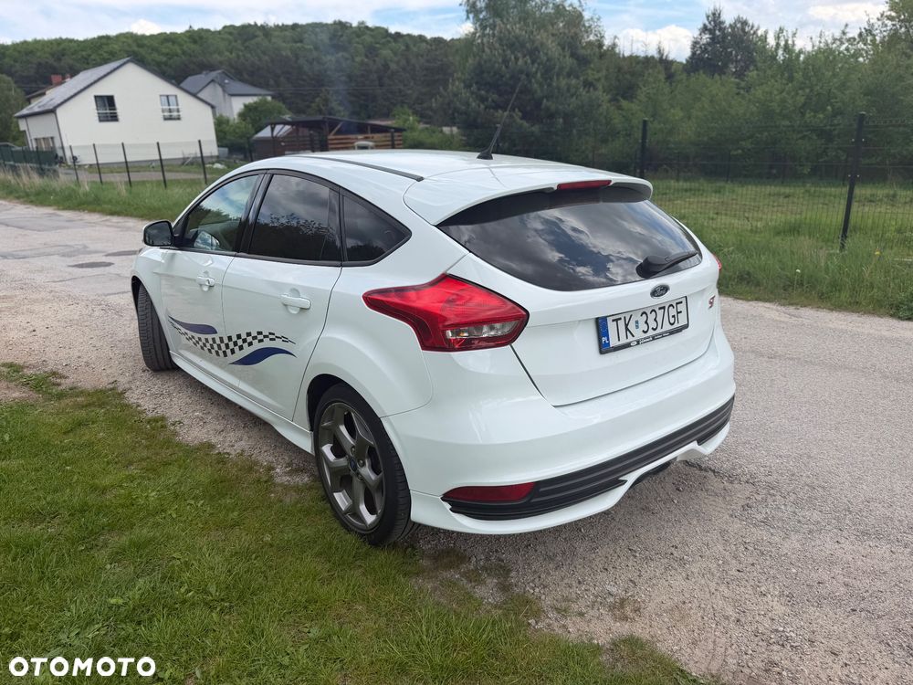 Ford Focus 2.0 EcoBoost ST mit Leder-Sport-Paket - 13