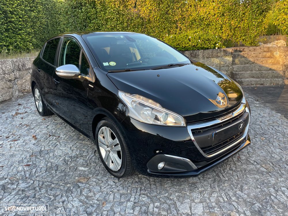 Peugeot 208 - 1
