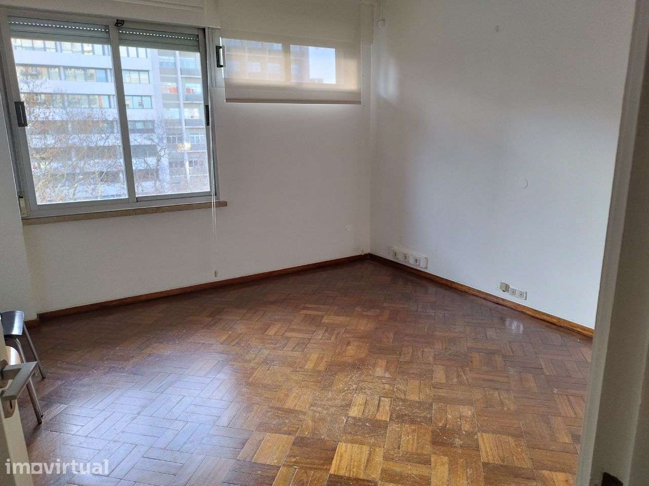 Sala para arrendar na Av. República - EXCLUSIVO ADVOGADOS - Grande imagem: 2/4
