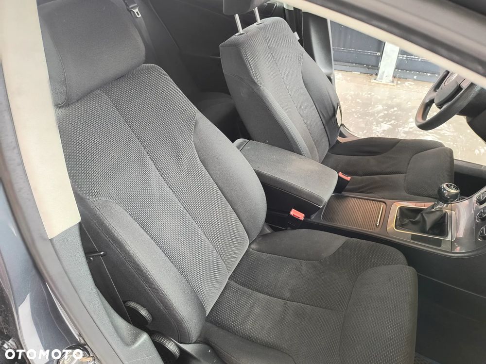 Volkswagen Passat 1.9 TDI Comfortline - 23