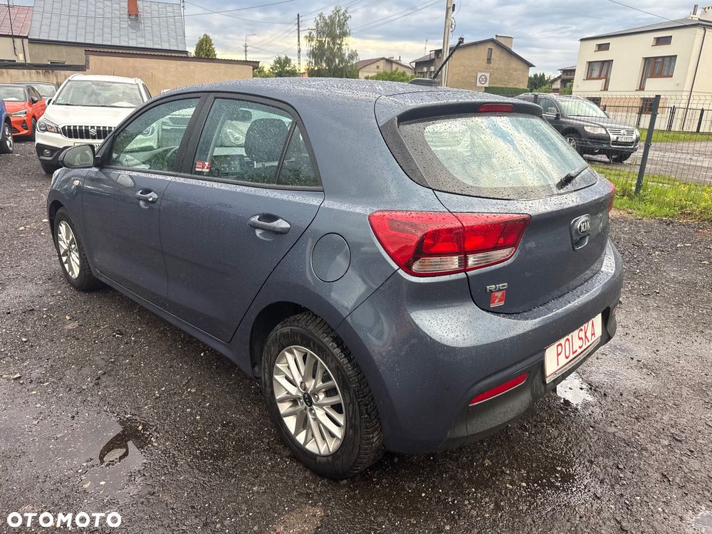 Kia Rio 1.4 L - 9