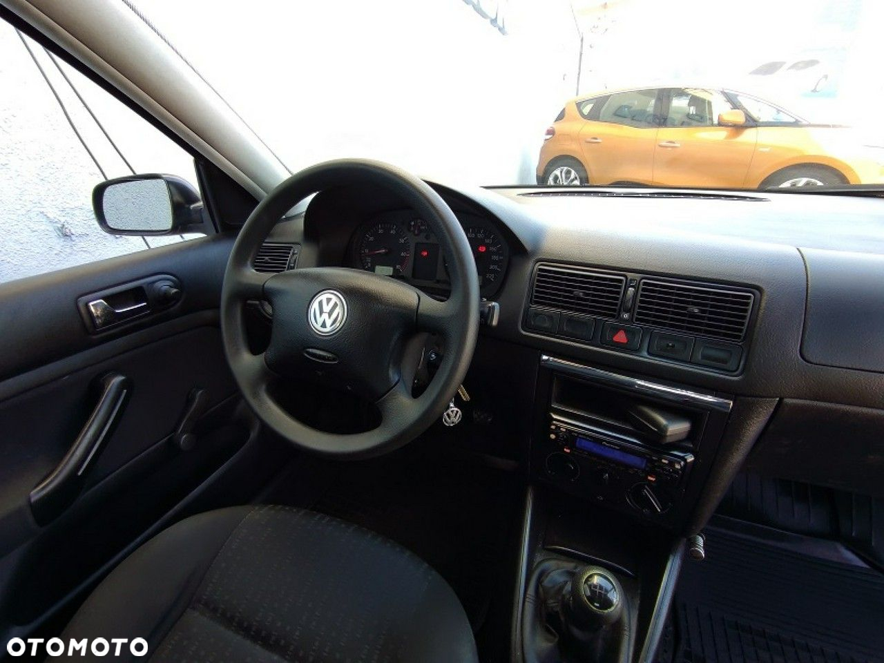 Volkswagen Golf - 11