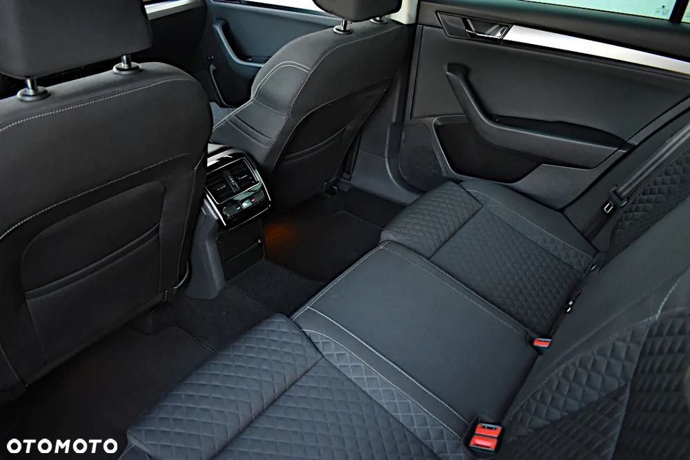 Skoda Superb 1.6 TDI Style DSG - 34