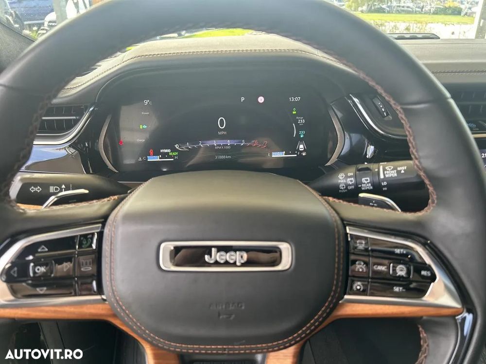 Jeep Grand Cherokee - 11