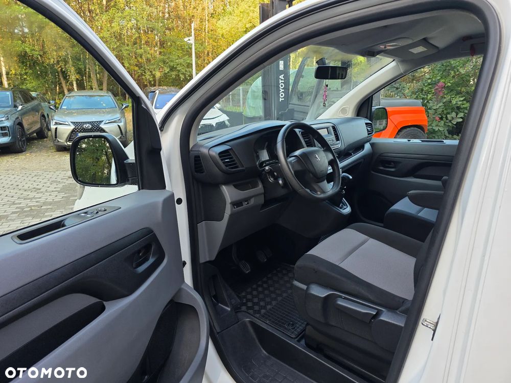 Peugeot Traveller 2016