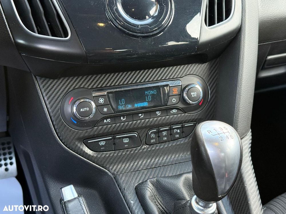 Ford Focus - 11