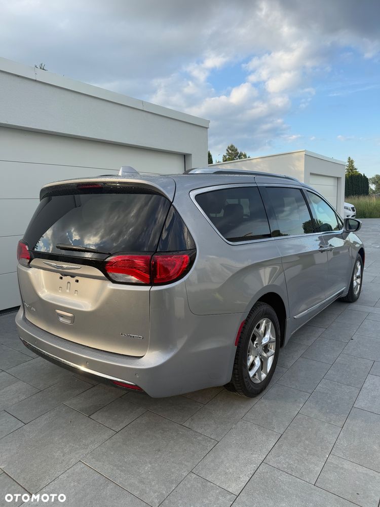Chrysler Pacifica - 4