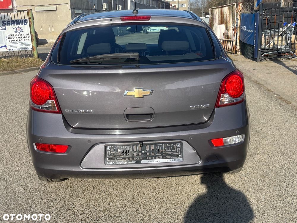Chevrolet Cruze 1.6 LT - 11