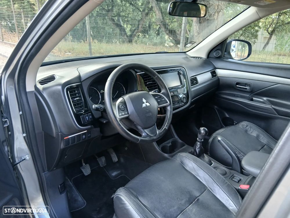 Mitsubishi Outlander 2.2 DI-D Instyle Navi - 10