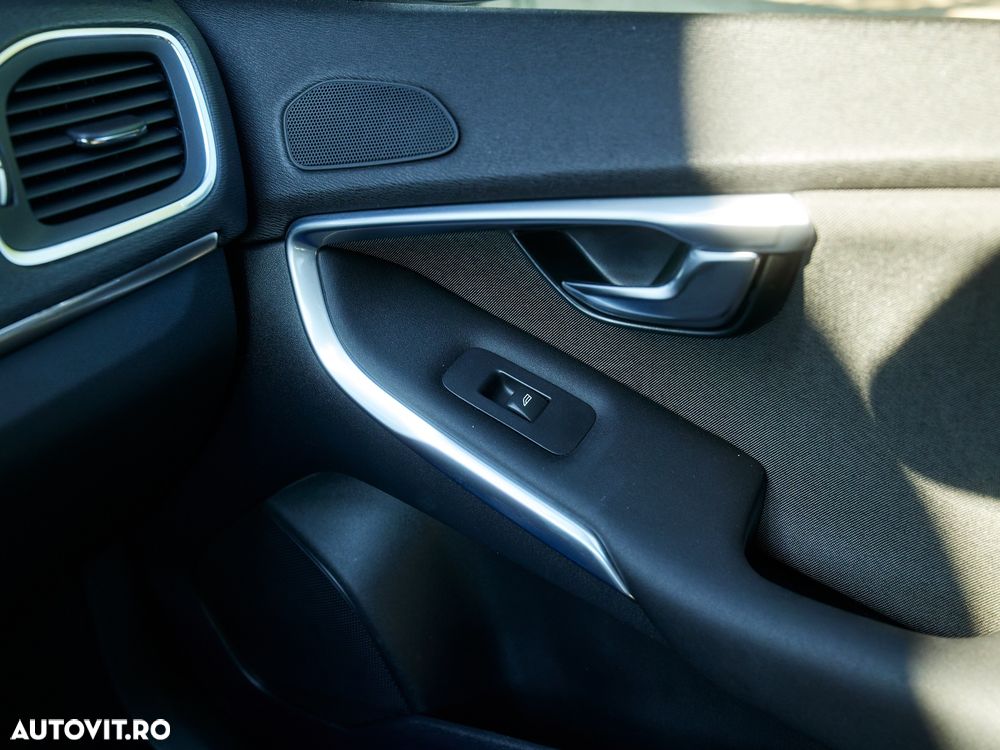 Volvo V40 D3 Geartronic Momentum - 32