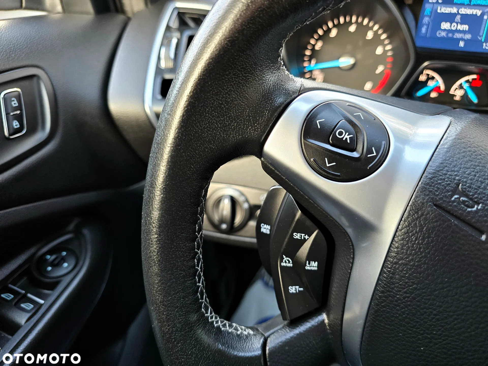Ford Kuga - 12