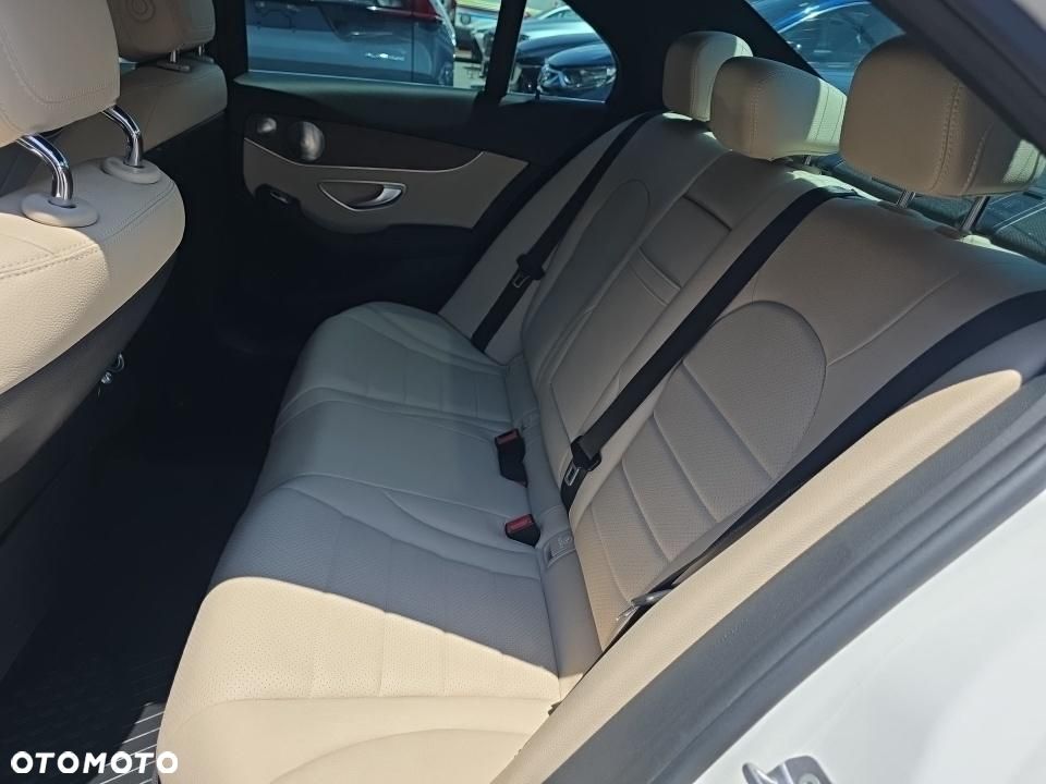 Mercedes-Benz Klasa C 300 4Matic 9G-TRONIC AMG Line - 9