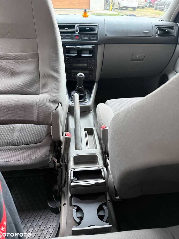 Volkswagen Golf - 24