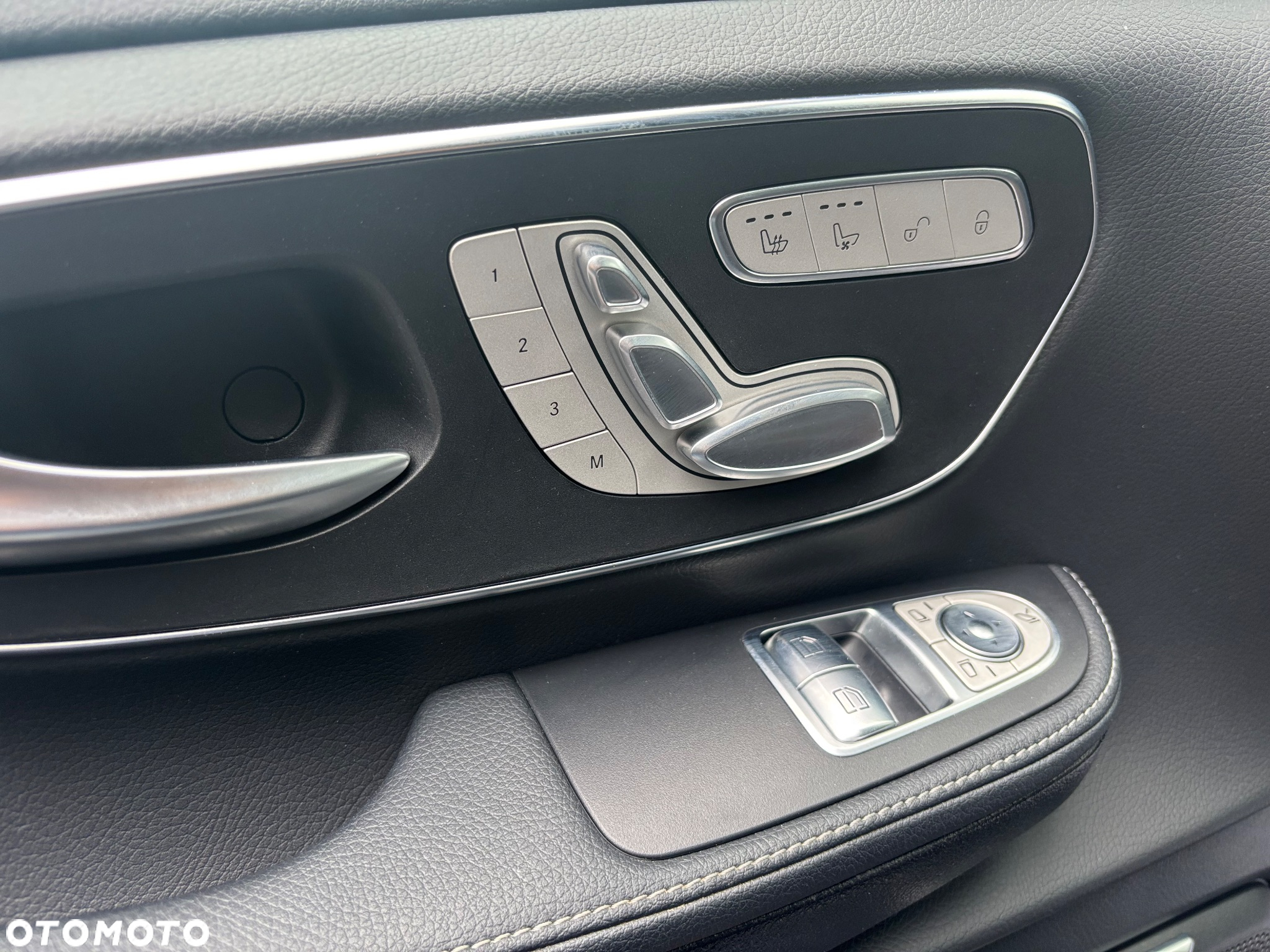 Mercedes-Benz Klasa V 300 d 4-Matic Exclusive 9G-Tronic (d³ugi) - 25