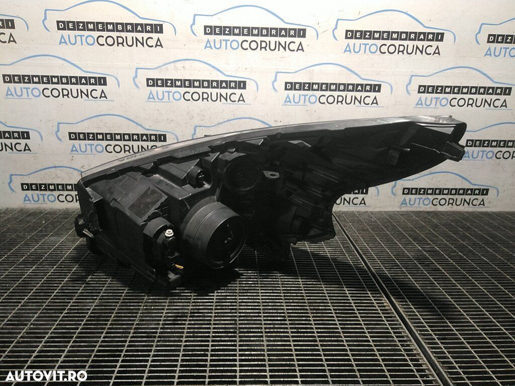 Far Dreapta Opel Vivaro B 2014 - 2018 5 Usi (1272) Fara xenon - 3
