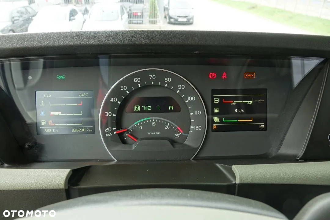 Volvo FH 500 GLOBETROTTER / STANDARD/ AUTOMAT / EURO 6 / RETARDER / LODÓWKA / KLIMATYZACJA POSTOJOWA/ 2 ZBIORNIKI PALIWA - 26