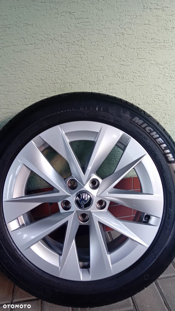 KOŁA ALUMINIOWE 17" Skoda + Opony Michelin letnie 205/55R17 - 2