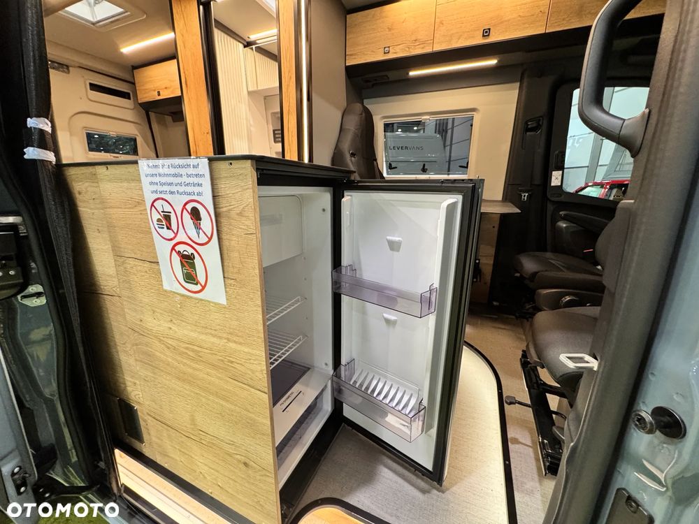 Mercedes-Benz Sprinter - 12
