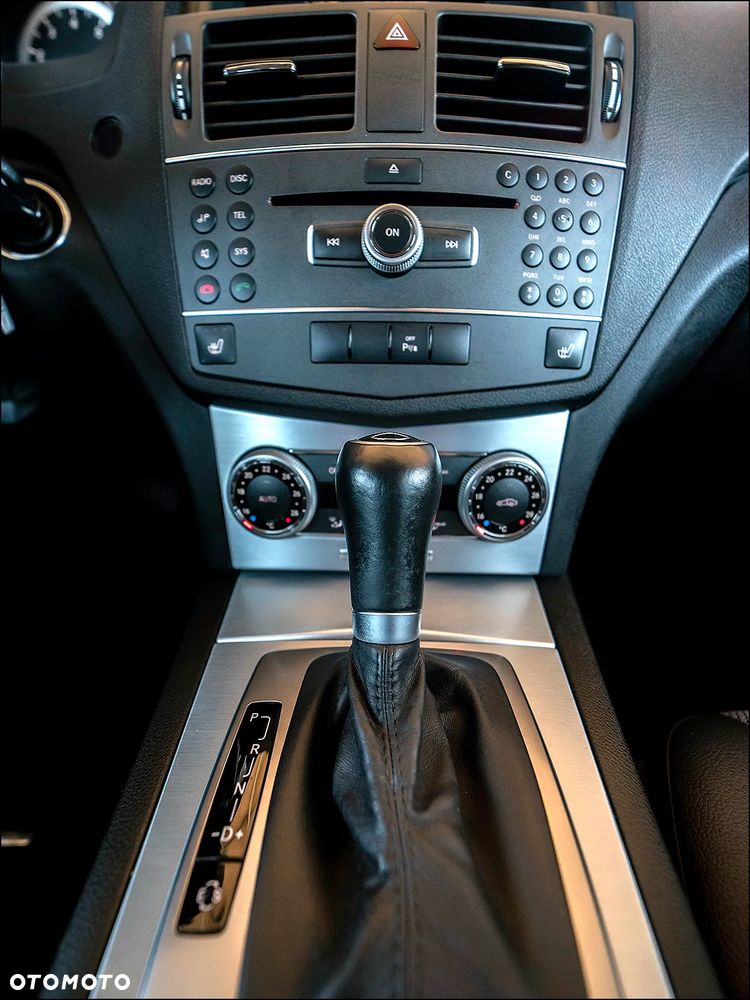 Mercedes-Benz Klasa C 180 BlueEFFICIENCY 7G-TRONIC Avantgarde - 24