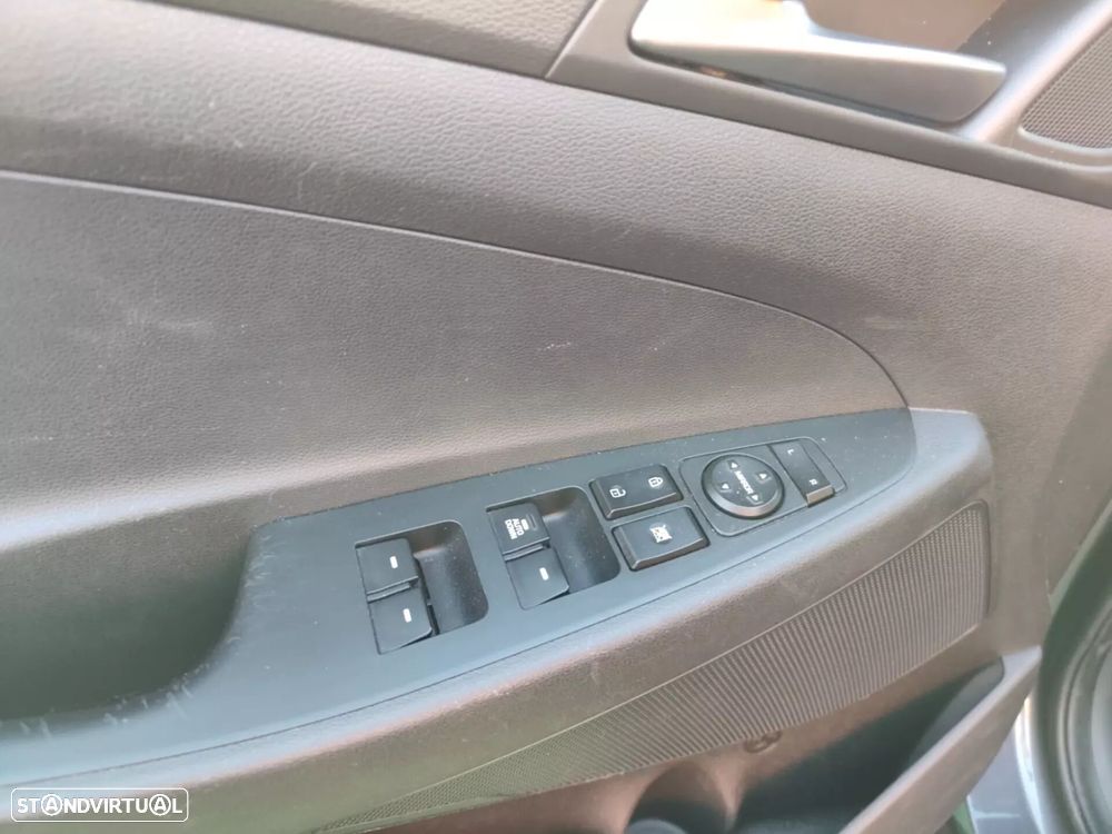 Hyundai Tucson blue 1.7 CRDi 2WD Advantage - 26