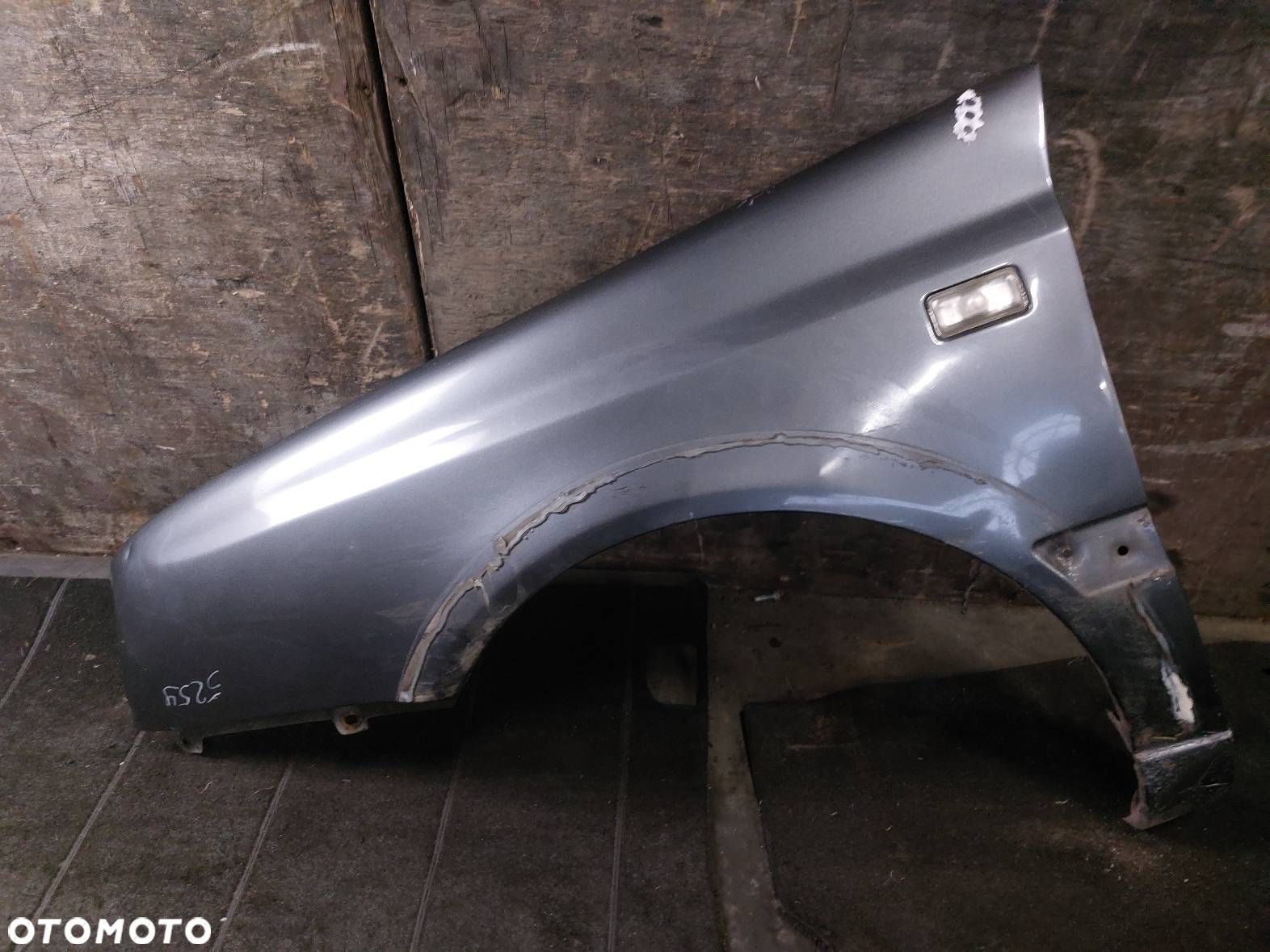 BŁOTNIK LEWY PRZÓD VW GOLF III LA7U - 1