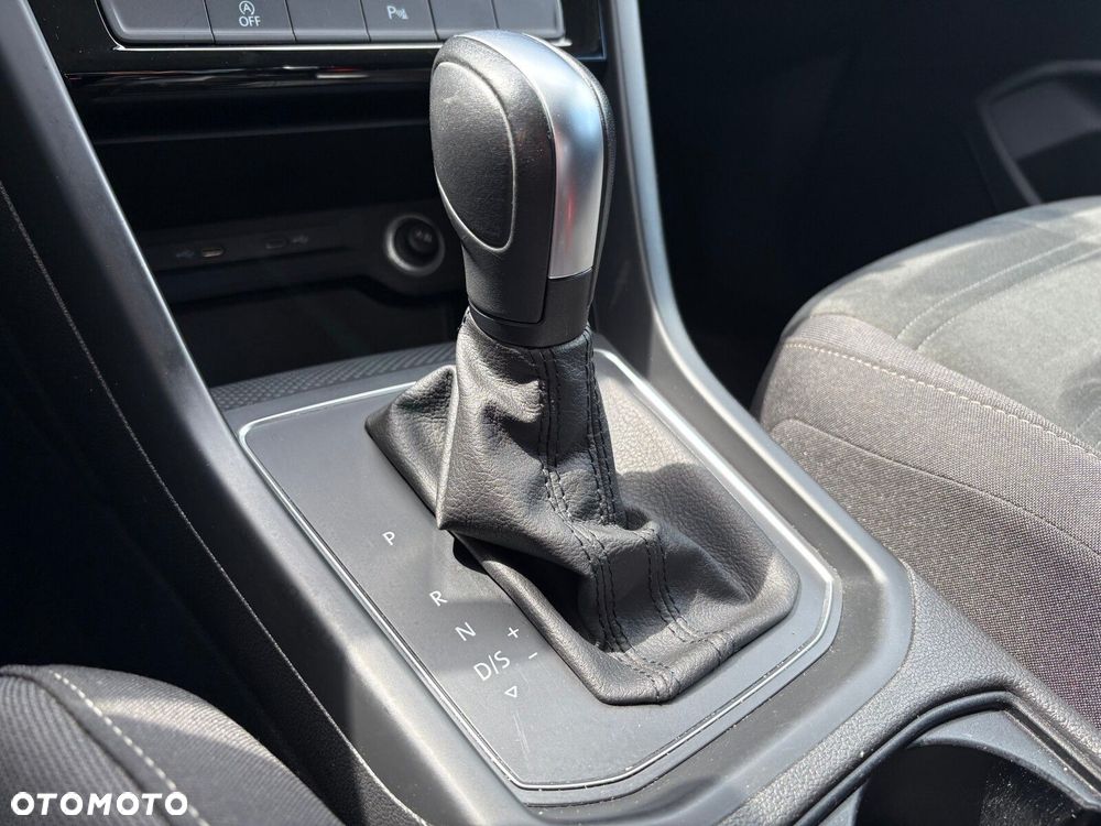Volkswagen Touran - 28