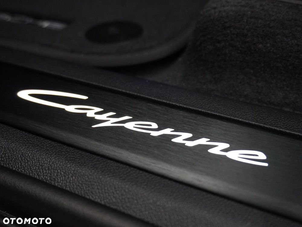 Porsche Cayenne E-Hybrid PHEV Black Edition - 24