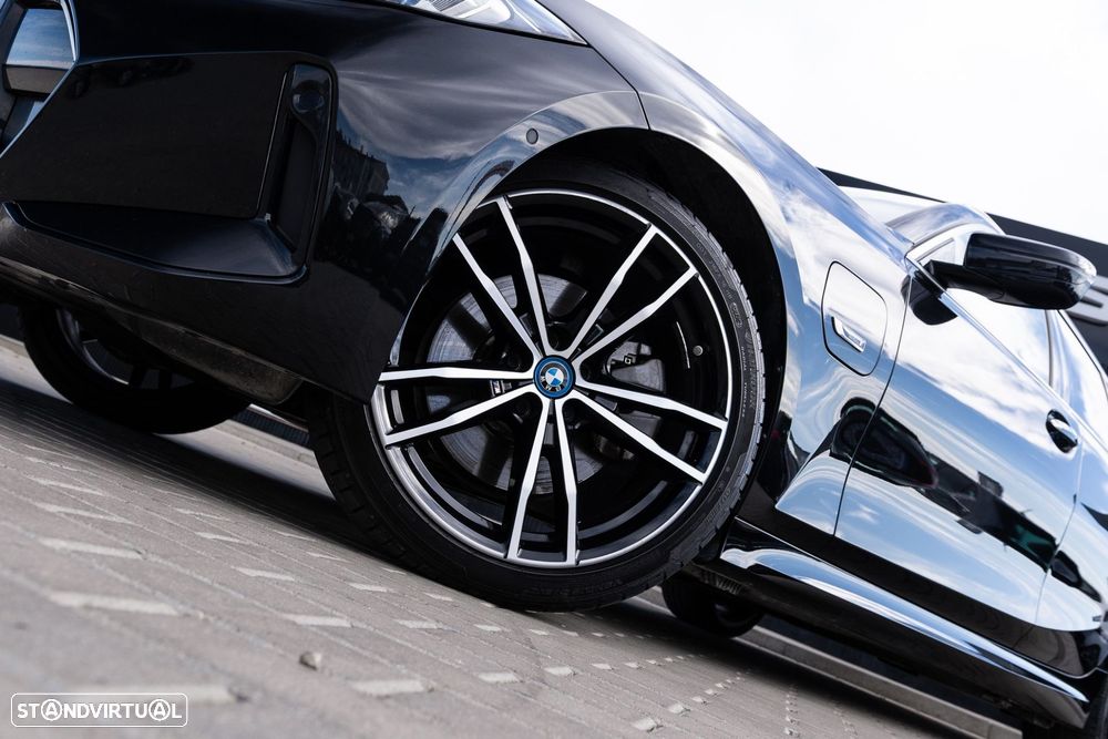 BMW 320 e Pack Desportivo M Auto — fotografia 6