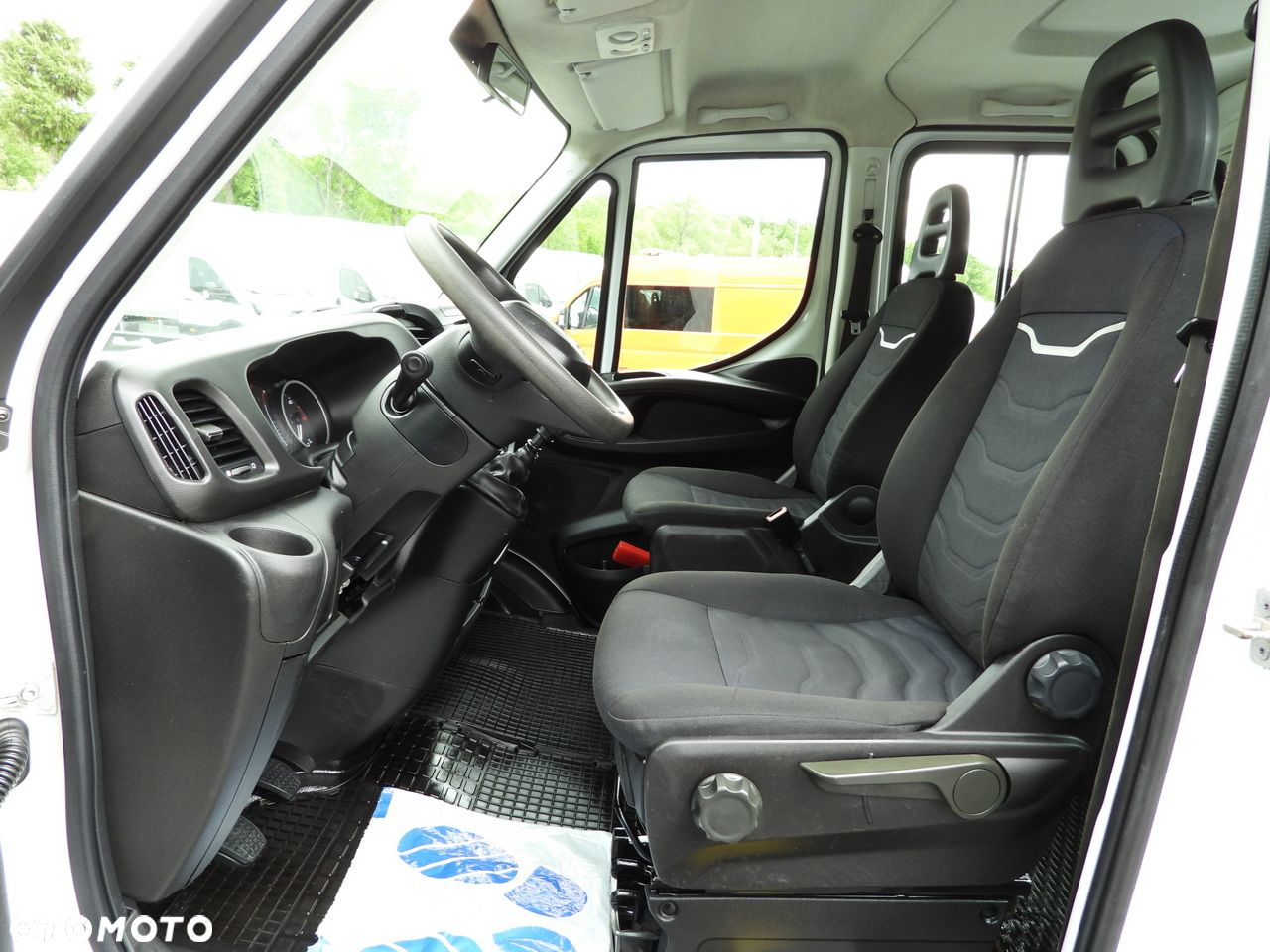 Iveco DAILY 35C14 WYWROTKA PODWÓJNA KABINA DOKA 6 MIEJSC TEMPOMAT BLIŹNIACZE KOŁA KLIMATYZACJA  140KM - 28