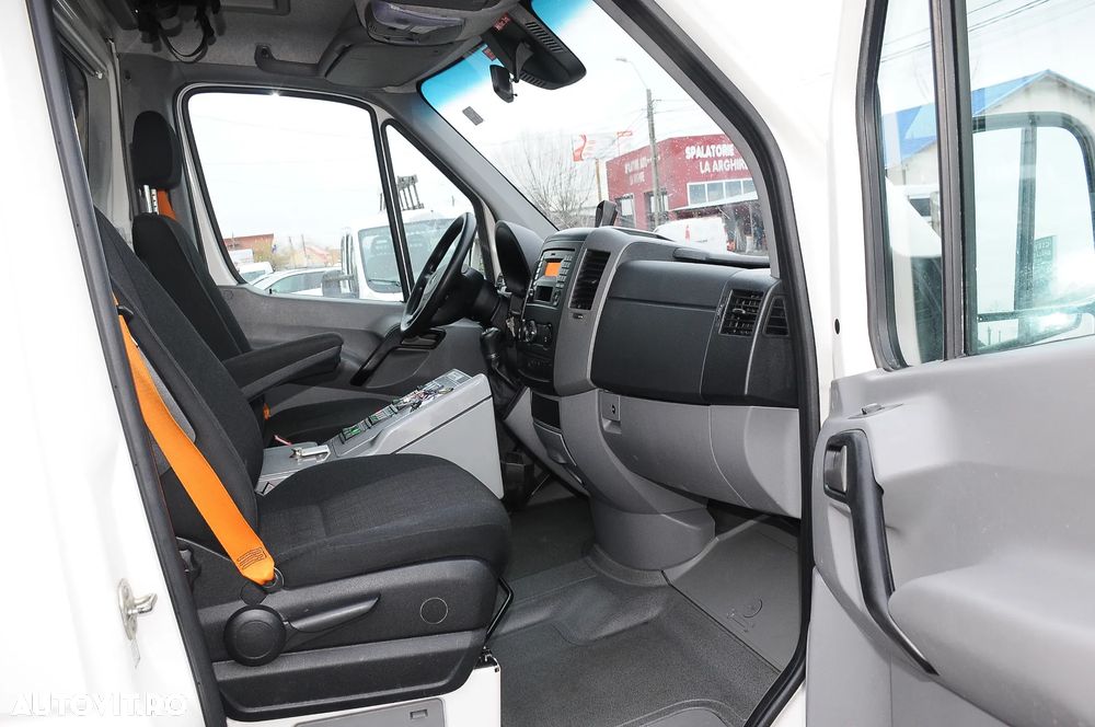 Mercedes-Benz Sprinter - 13