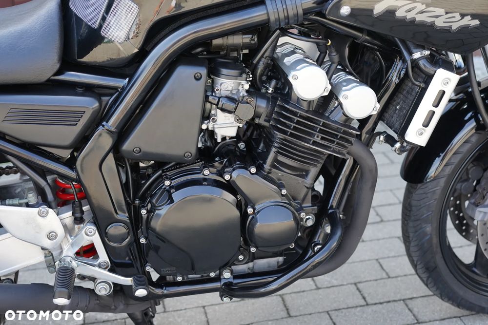 Yamaha FZS - 11