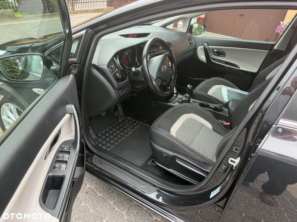 Kia Ceed 1.4 CVVT Dream-Team Edition - 17