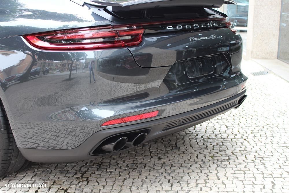 Porsche Panamera 4 S - 11