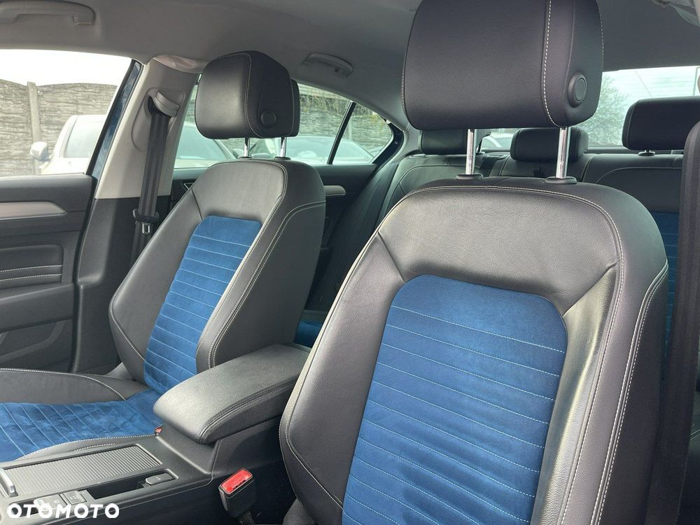 Volkswagen Passat 2.0 TDI SCR 4Motion DSG Elegance - 10