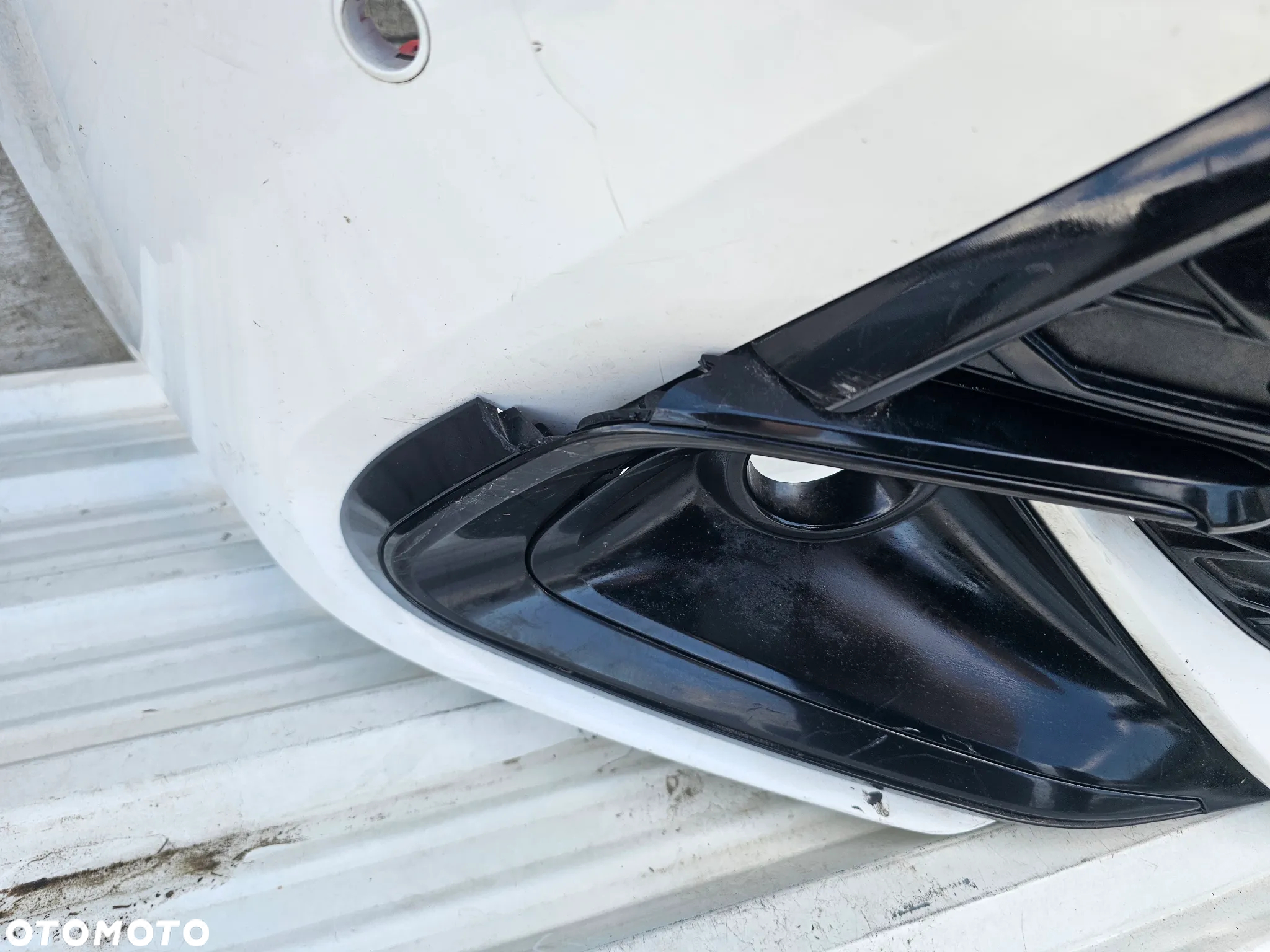 Toyota Corolla E21 lift hb kombi ZDERZAK PRZOD - 8