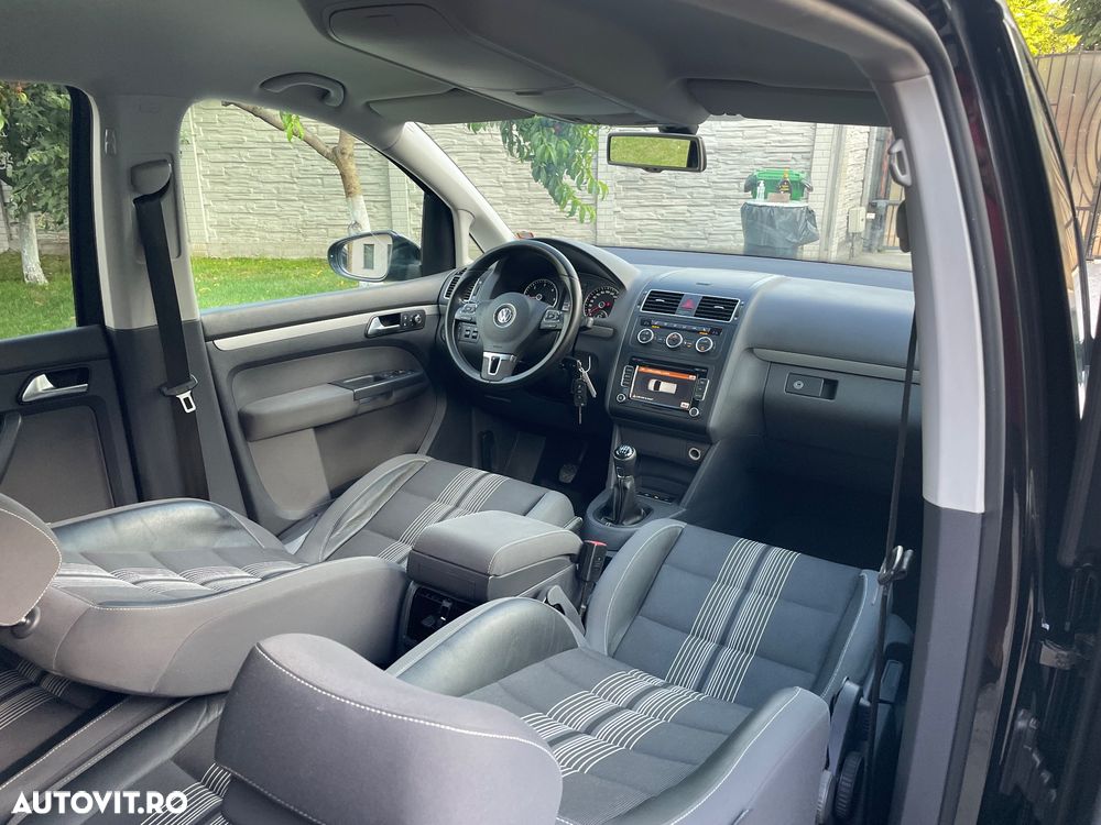 Volkswagen Touran - 24