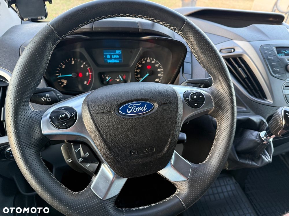 Ford Custom - 21