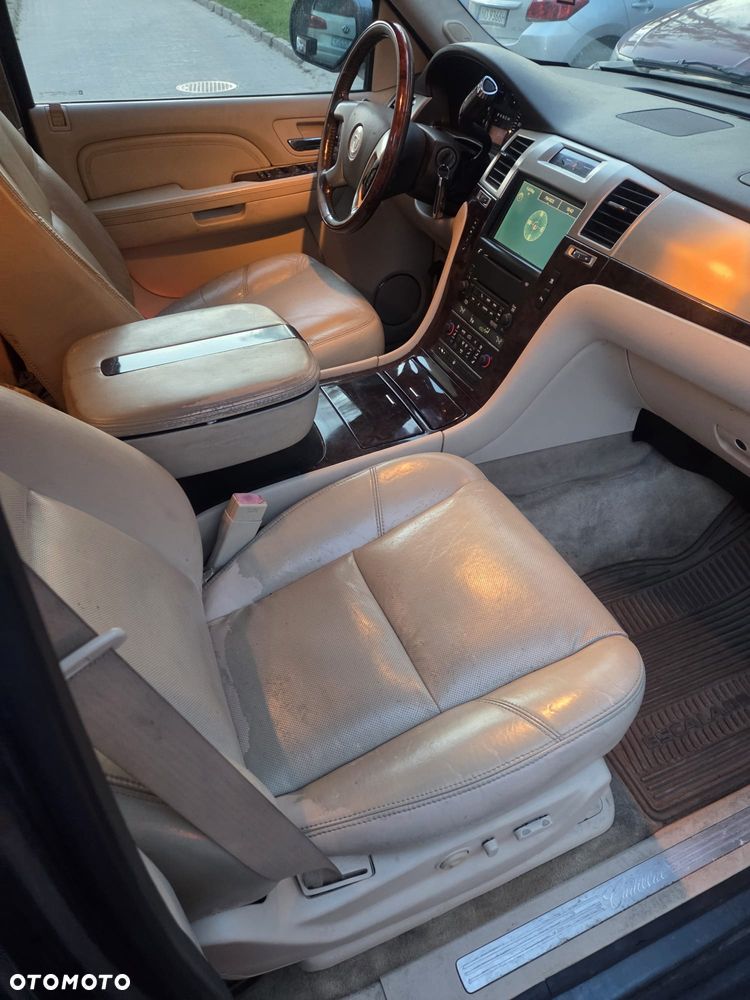 Cadillac Escalade - 6