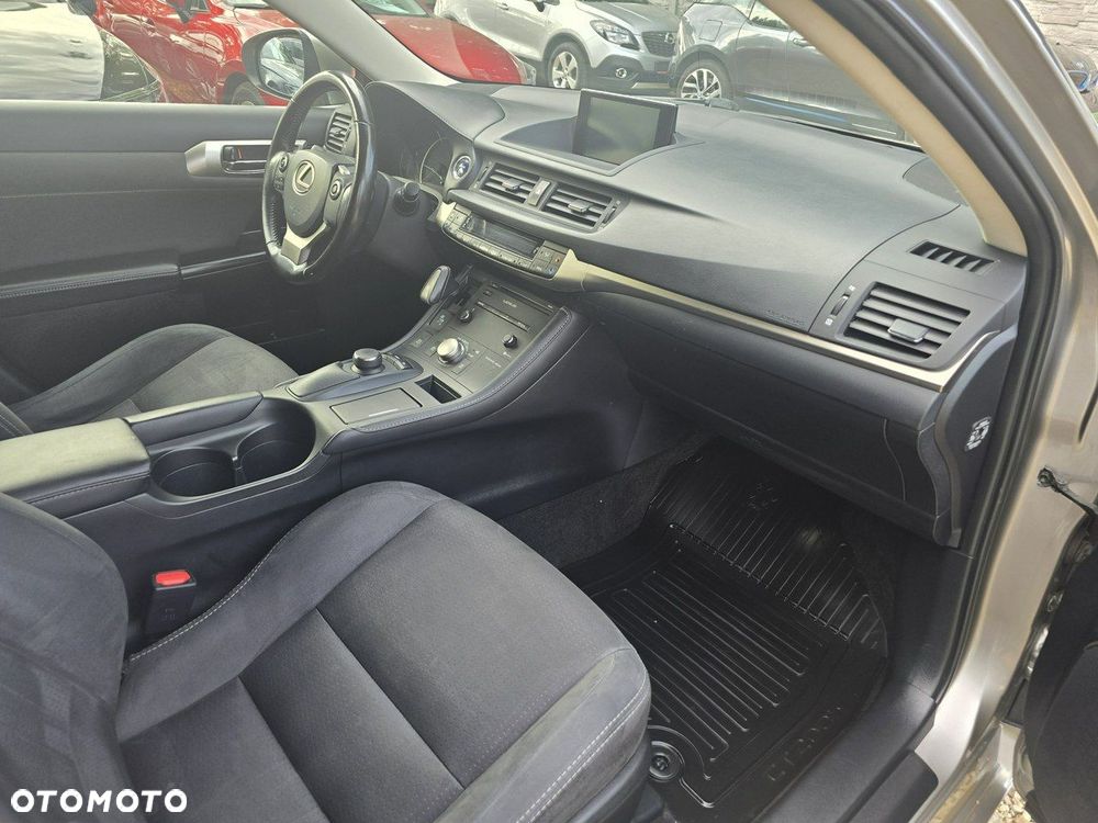Lexus CT - 11