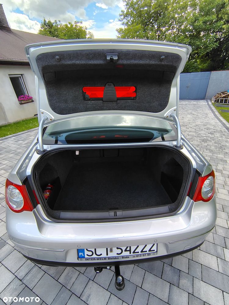 Volkswagen Passat 2.0 TDI DPF Comfortline - 16