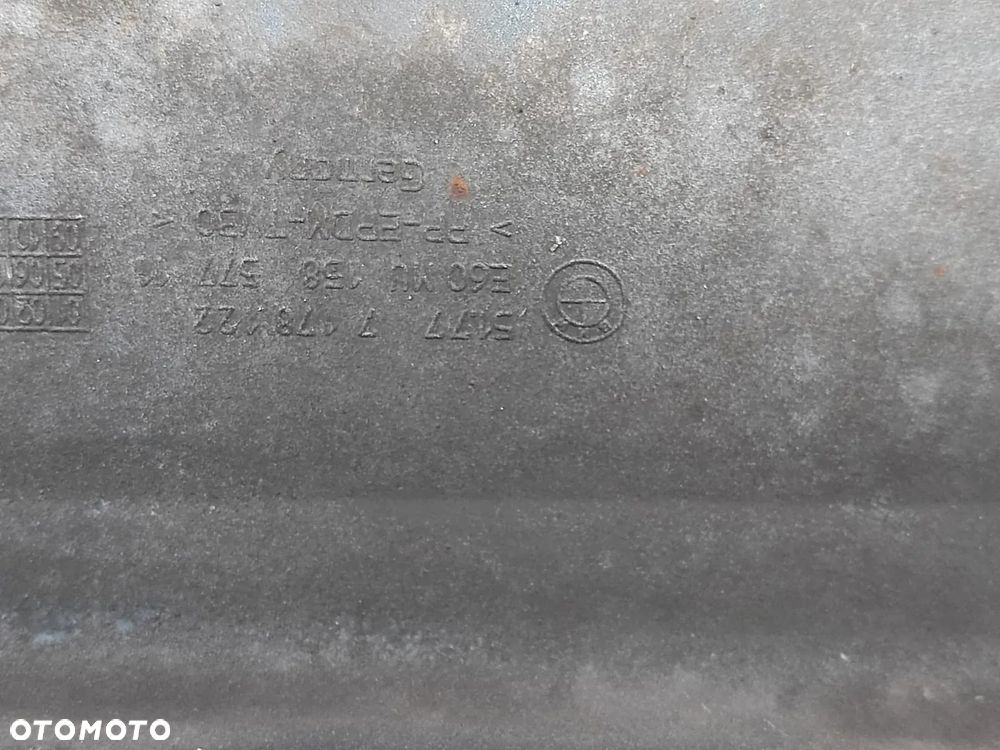 BMW E60 LCI / E61 LCI. ORYGINALNE NAKŁADKI NA PROG LEWA O NR: 7 178 125 / 7 178 126 OEM. W KOLORZE PLATINGRAU METALIC A68/7 - 5