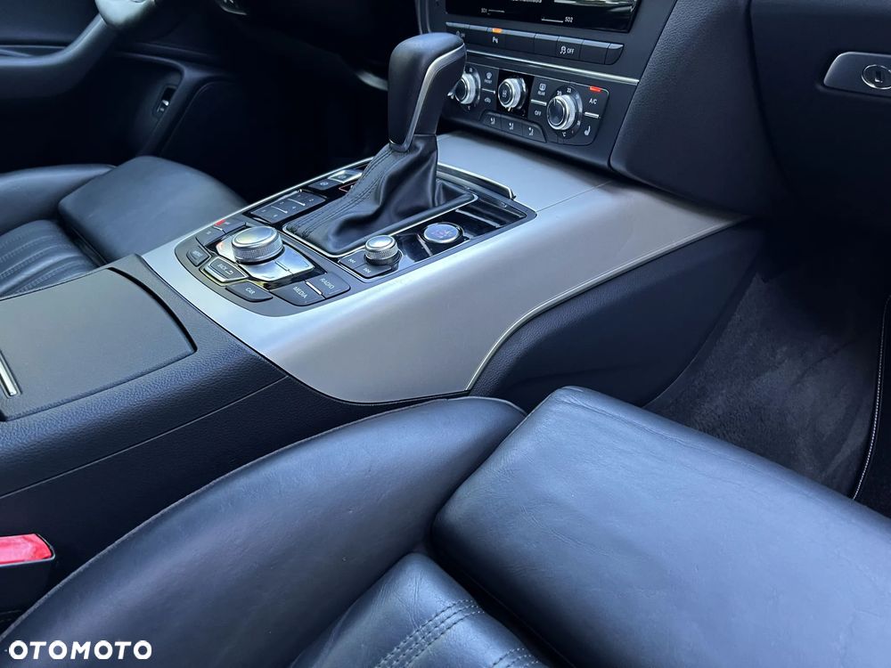 Audi A6 Avant 2.0 TDI Ultra S tronic - 25