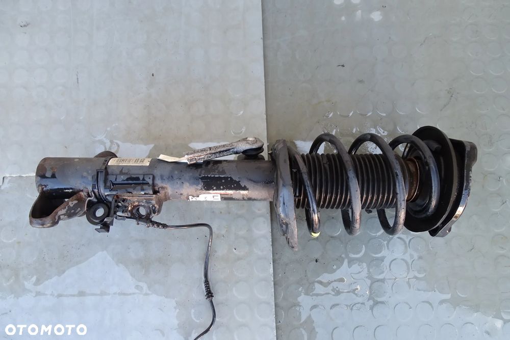 Mercedes C Klasa W204 Amortyzator lewy przód przedni 2043209338