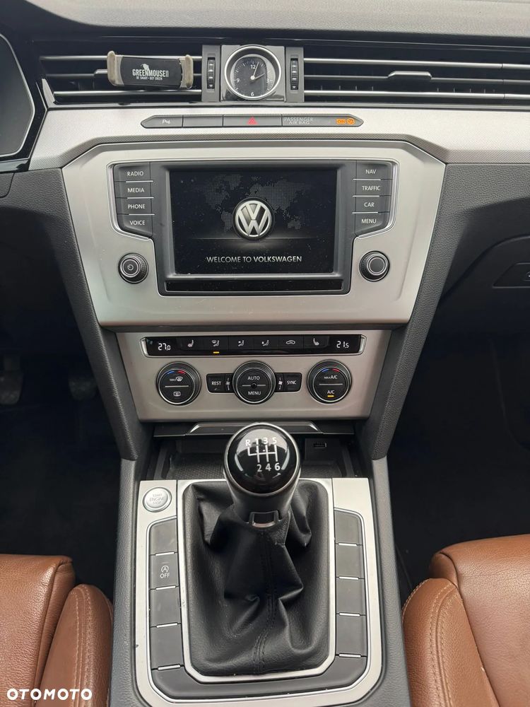 Volkswagen Passat 2.0 TDI (BlueMotion Technology) Highline - 23